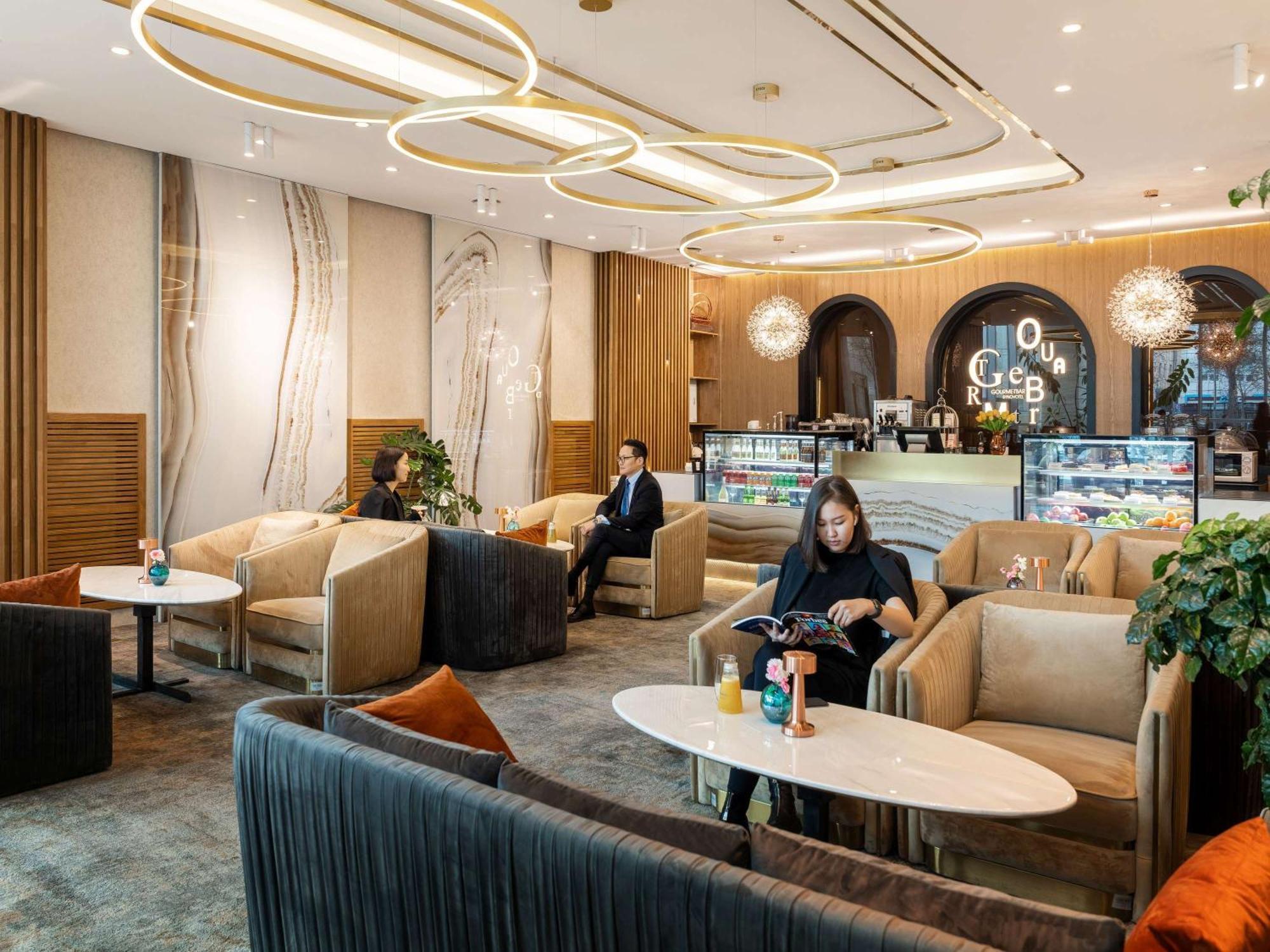 Novotel Улан-Батор Экстерьер фото