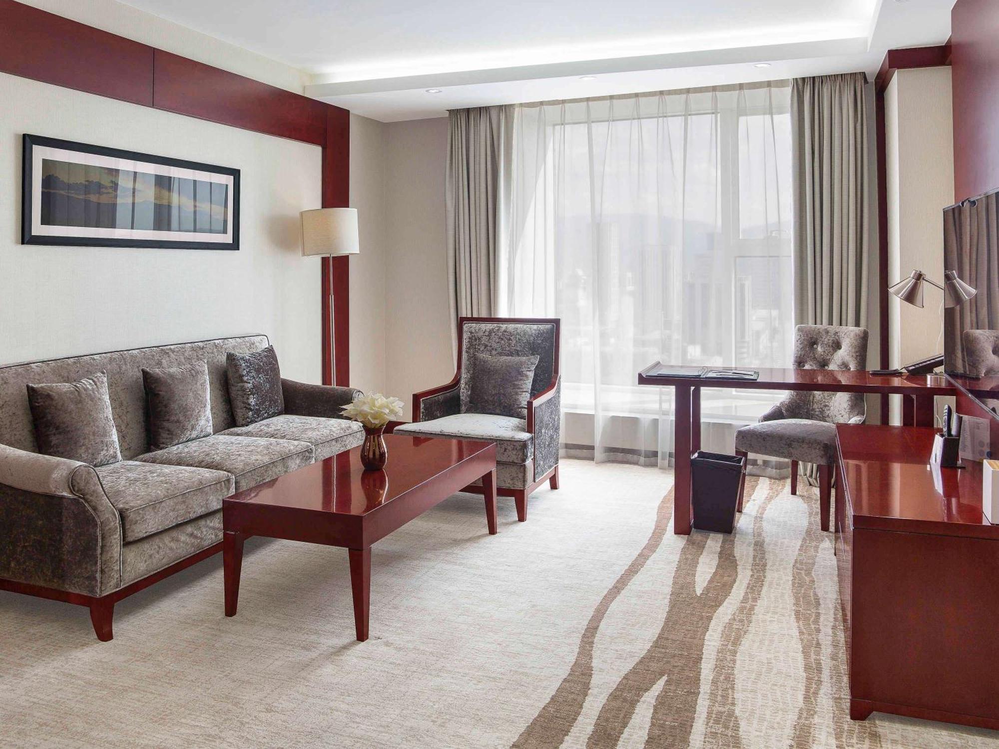 Novotel Улан-Батор Экстерьер фото